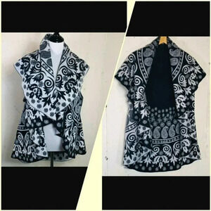 Reversible Boho black/white paisley‎ Flowy Vest